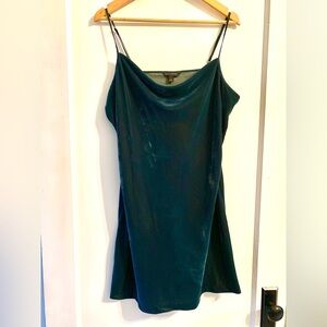 ✨Elegant Dark Green Crushed Velvet Dress